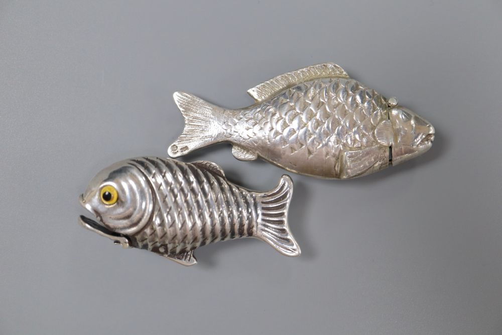 A modern silver fish vesta case and a similar German 800 vesta case, largest 69mm.